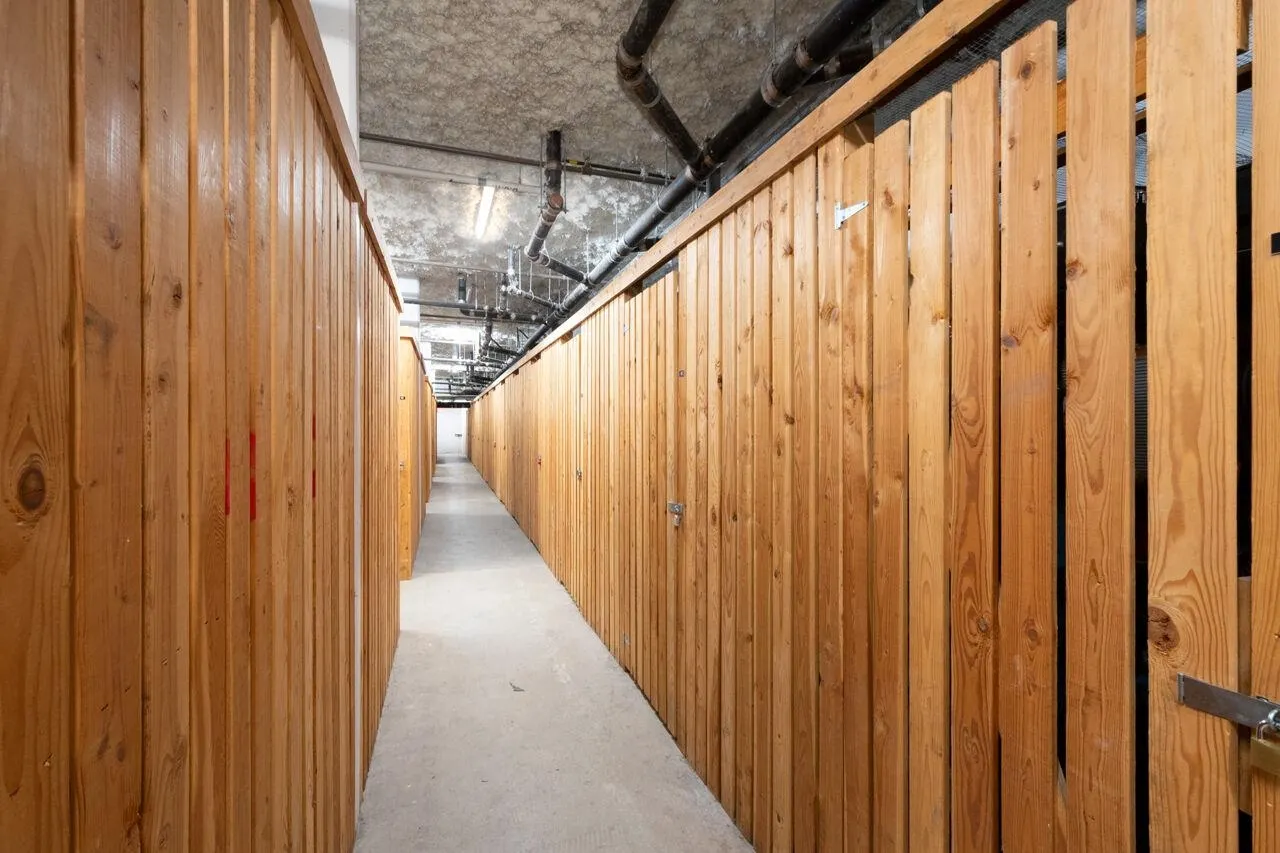 308 683 W Victoria Park