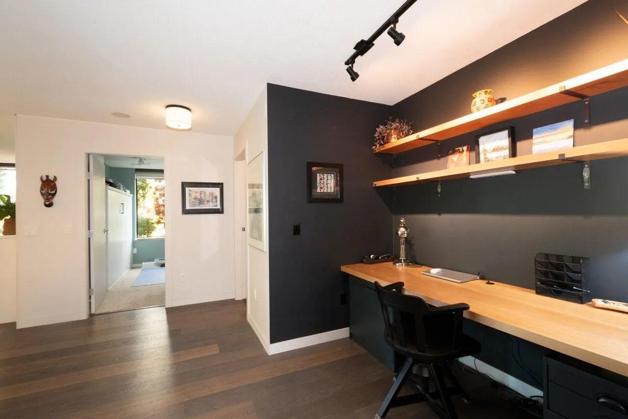 308 683 W Victoria Park