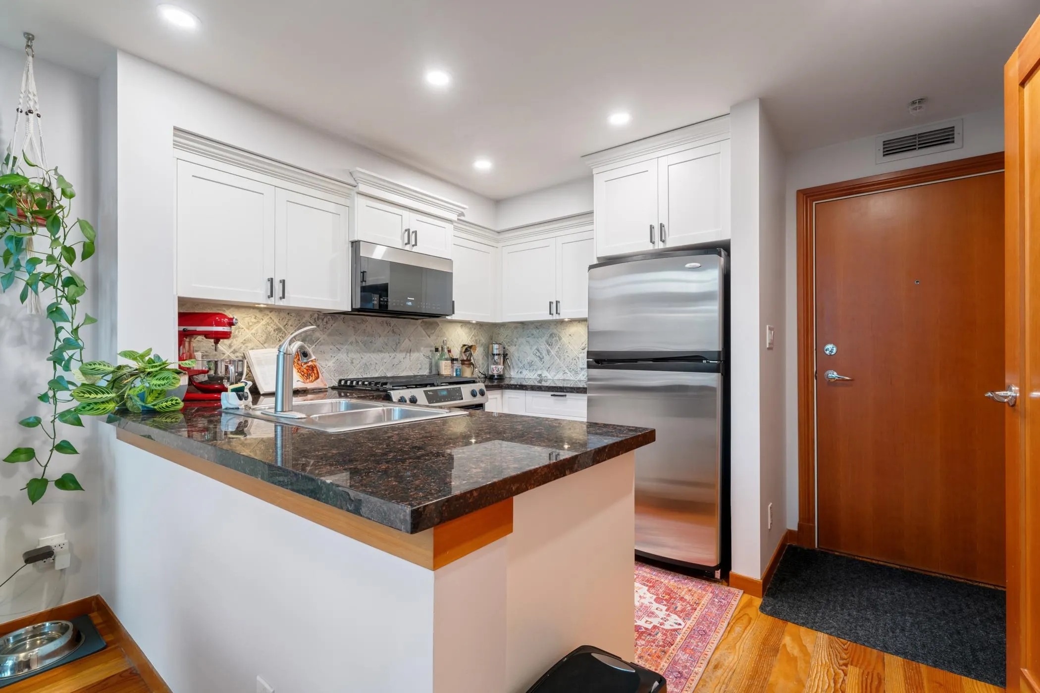 325 10 Renaissance Square