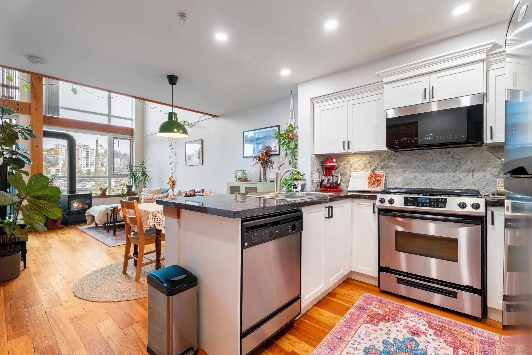 325 10 Renaissance Square