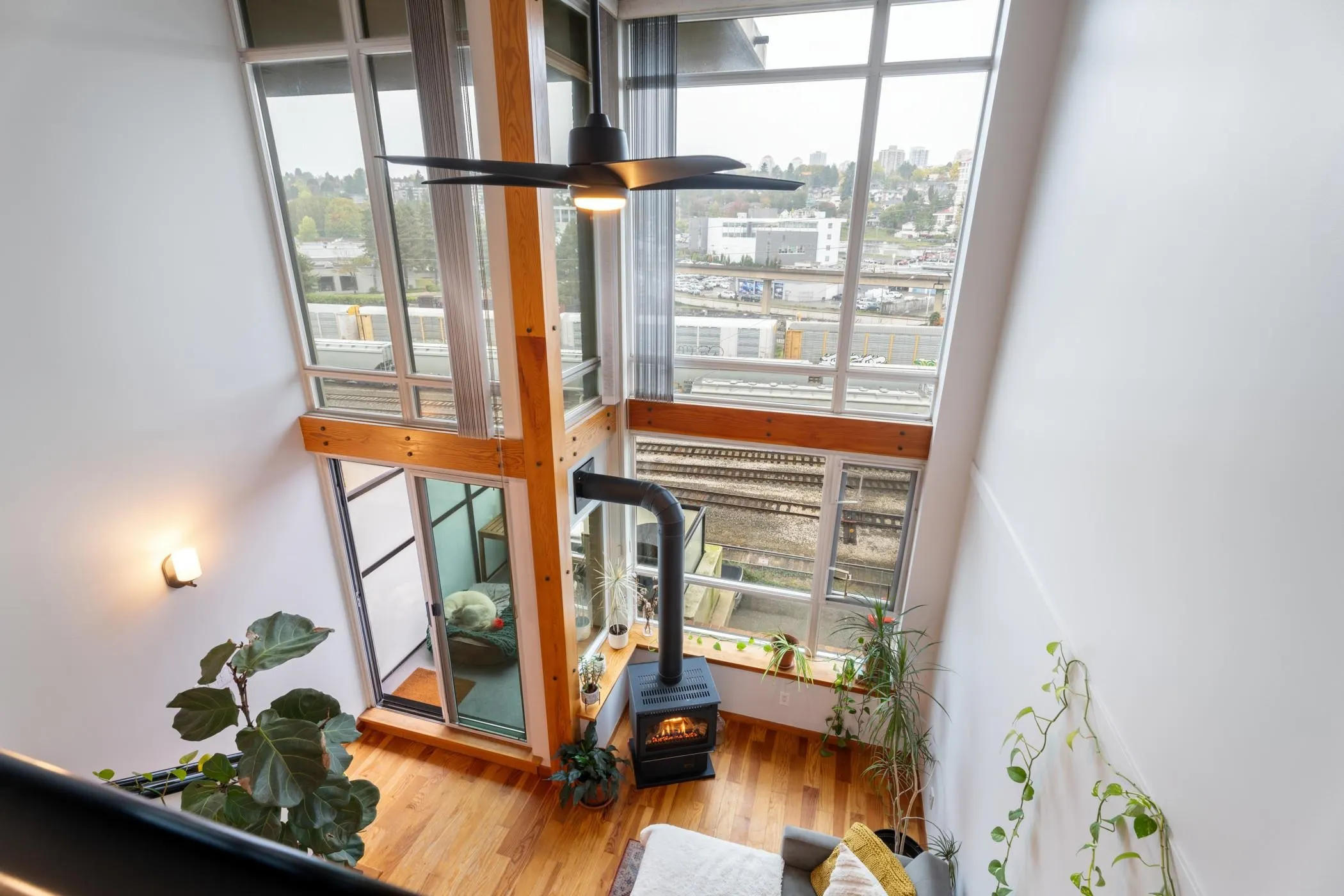 325 10 Renaissance Square