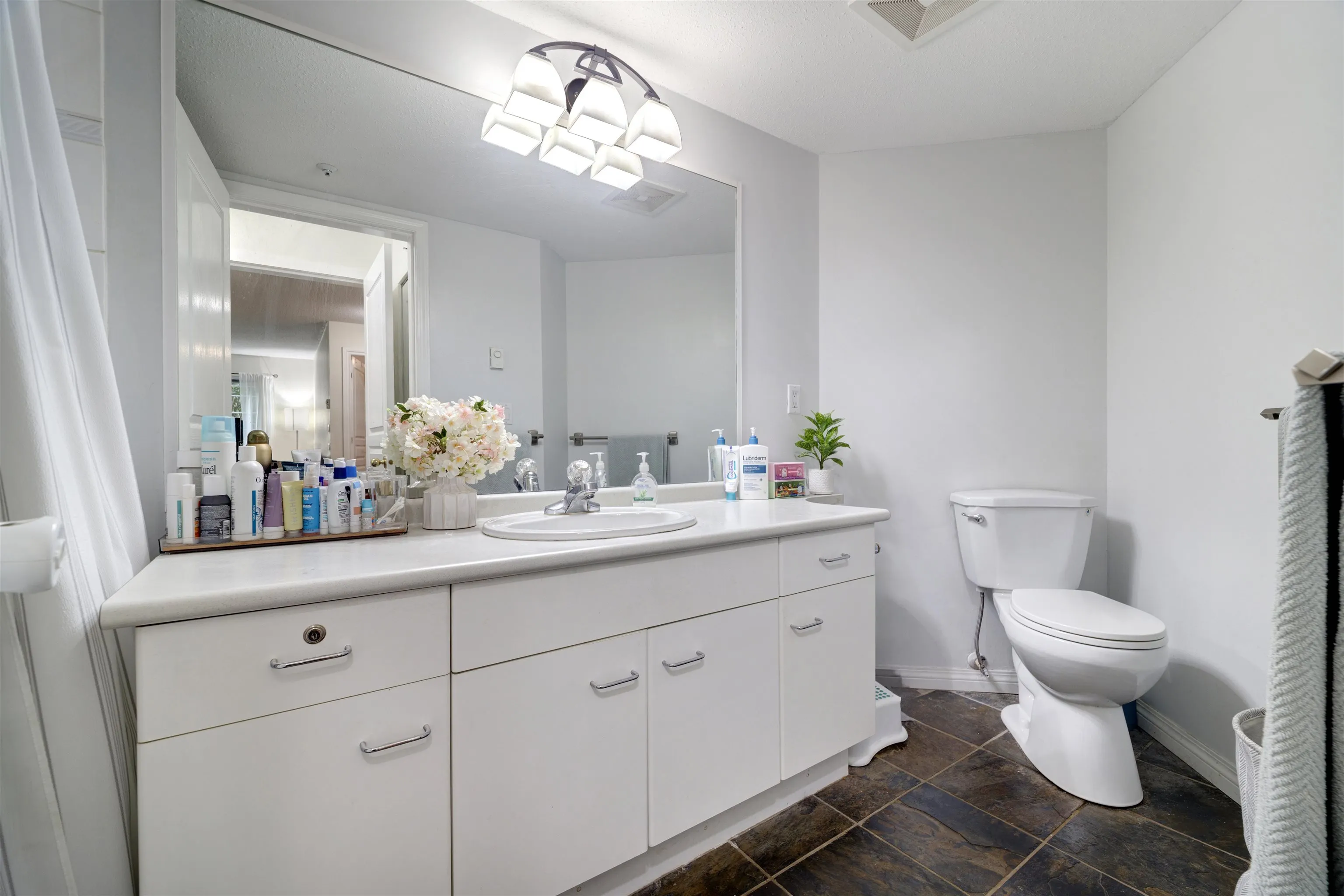 113 1242 Town Centre Boulevard