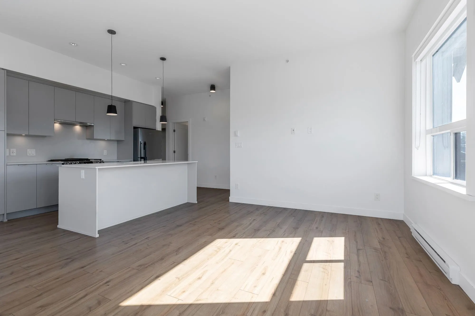514 2493 Montrose Avenue