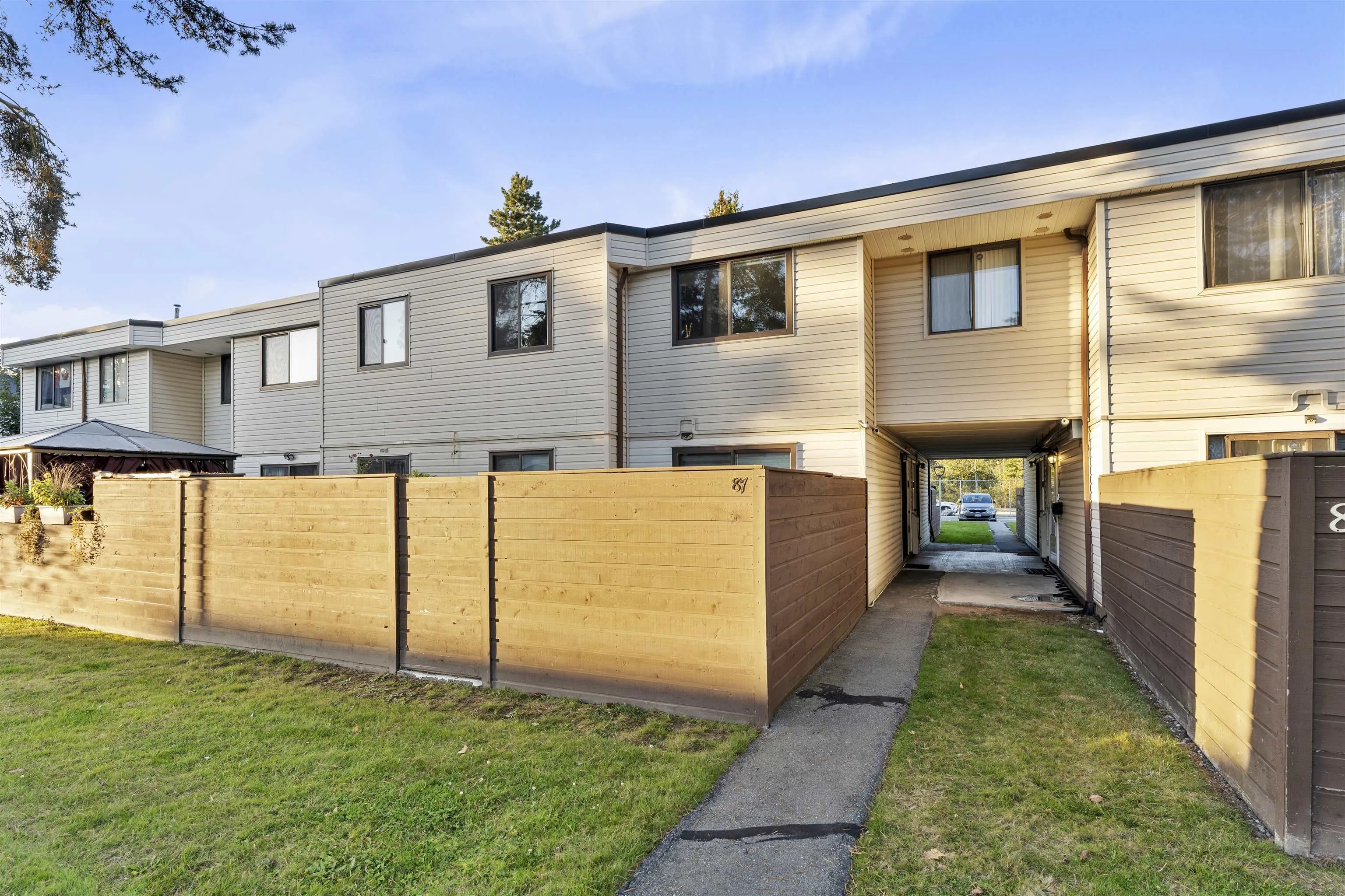 87 14135 104 Avenue