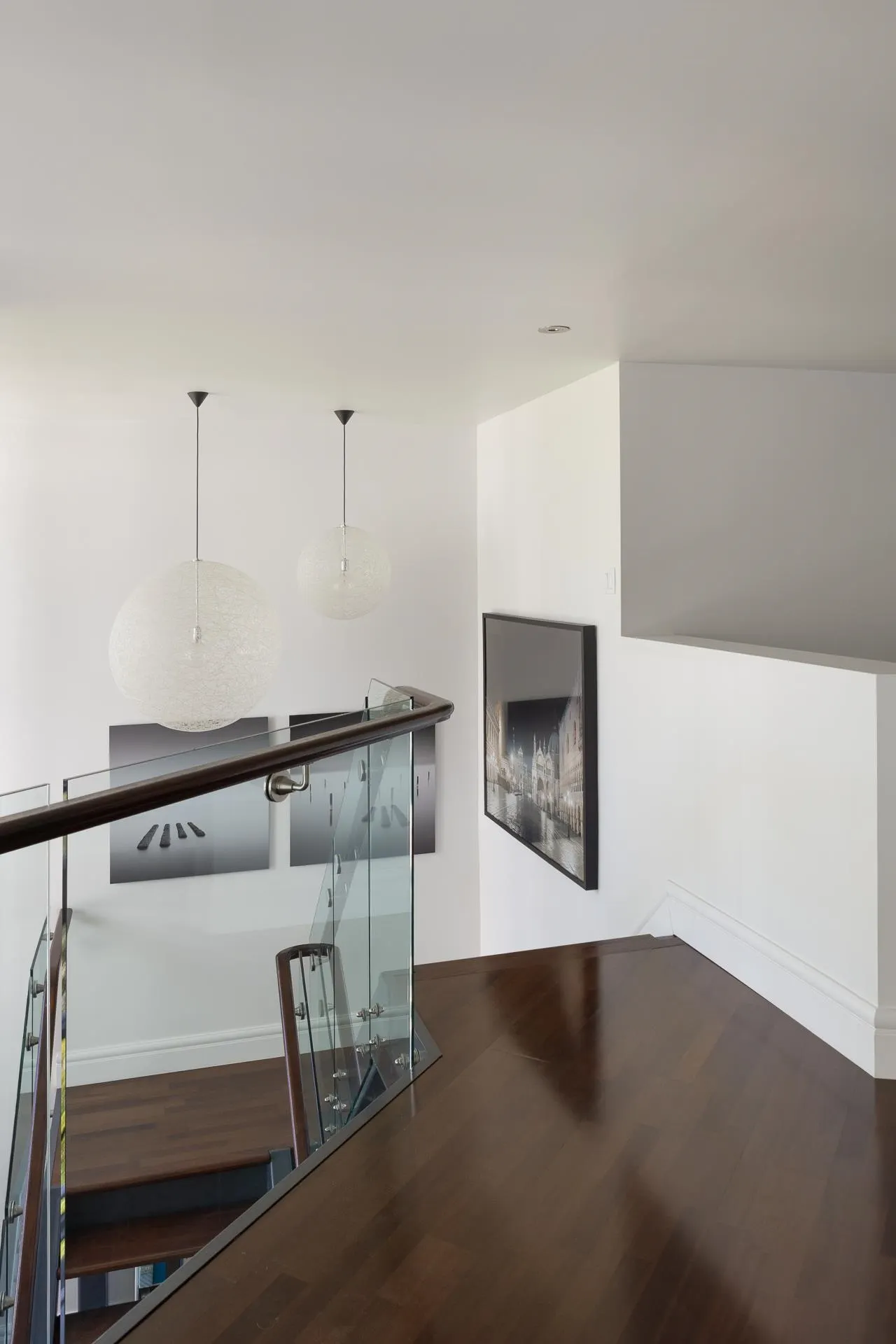 401 988 Richards Street