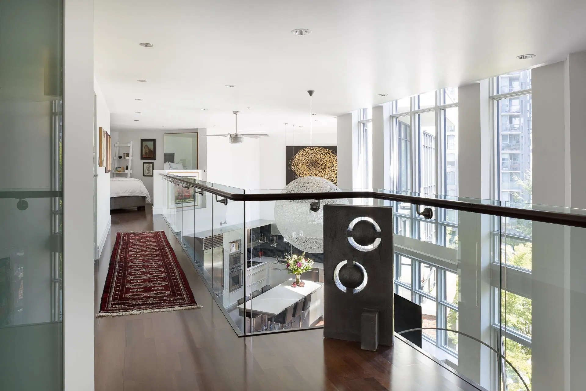 401 988 Richards Street