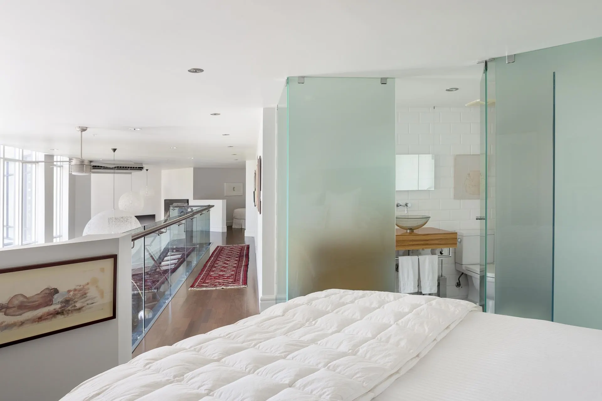 401 988 Richards Street