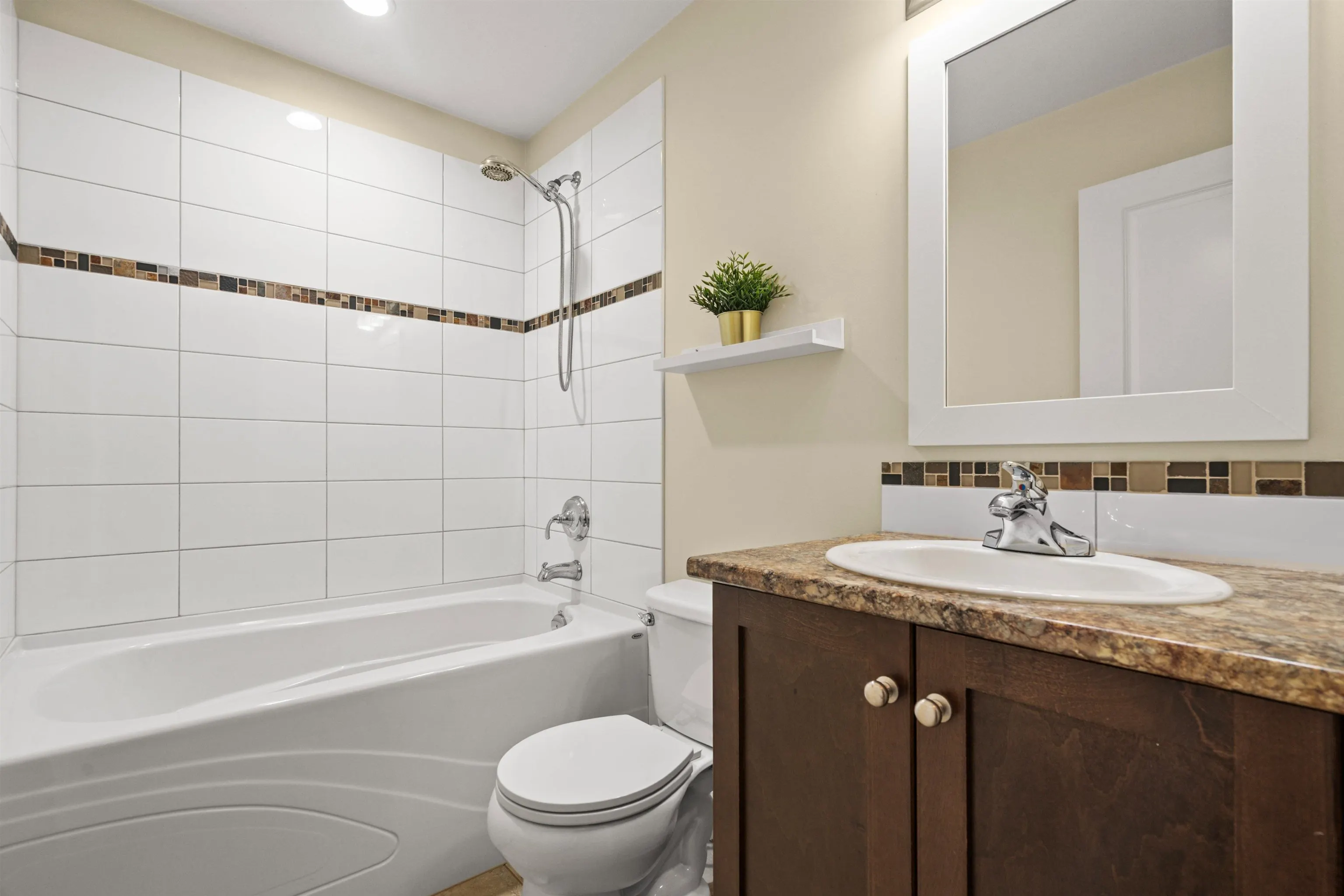 20 45290 Soowahlie Crescent