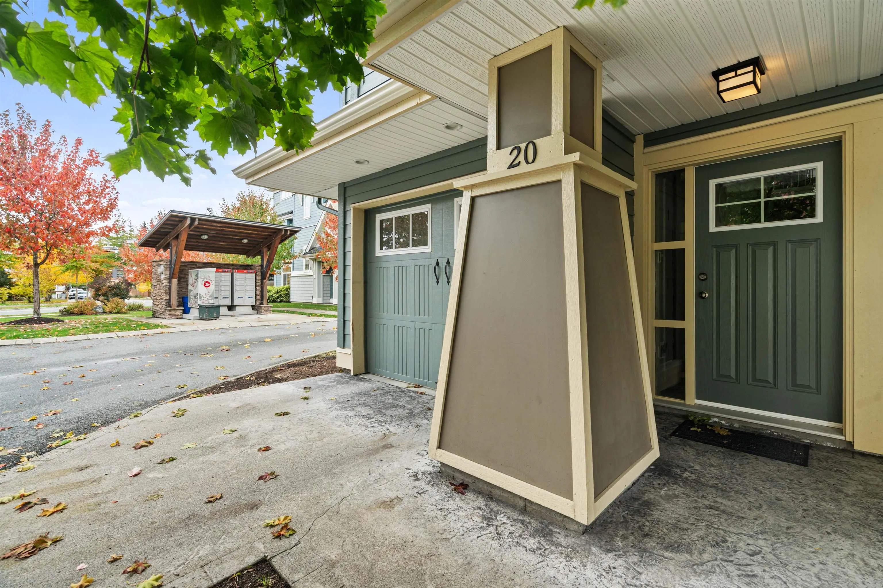 20 45290 Soowahlie Crescent