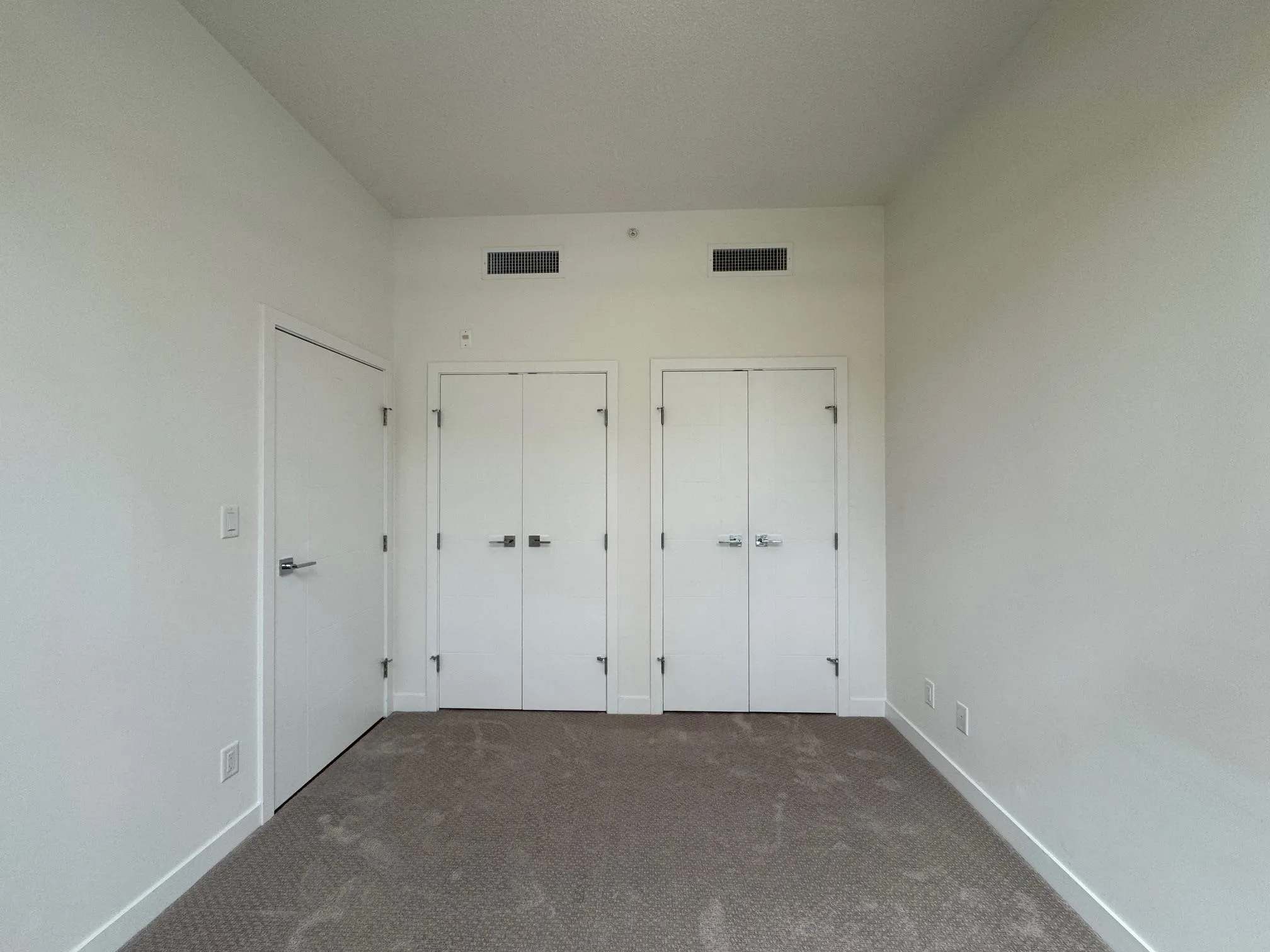 5077 Cambie Street #111