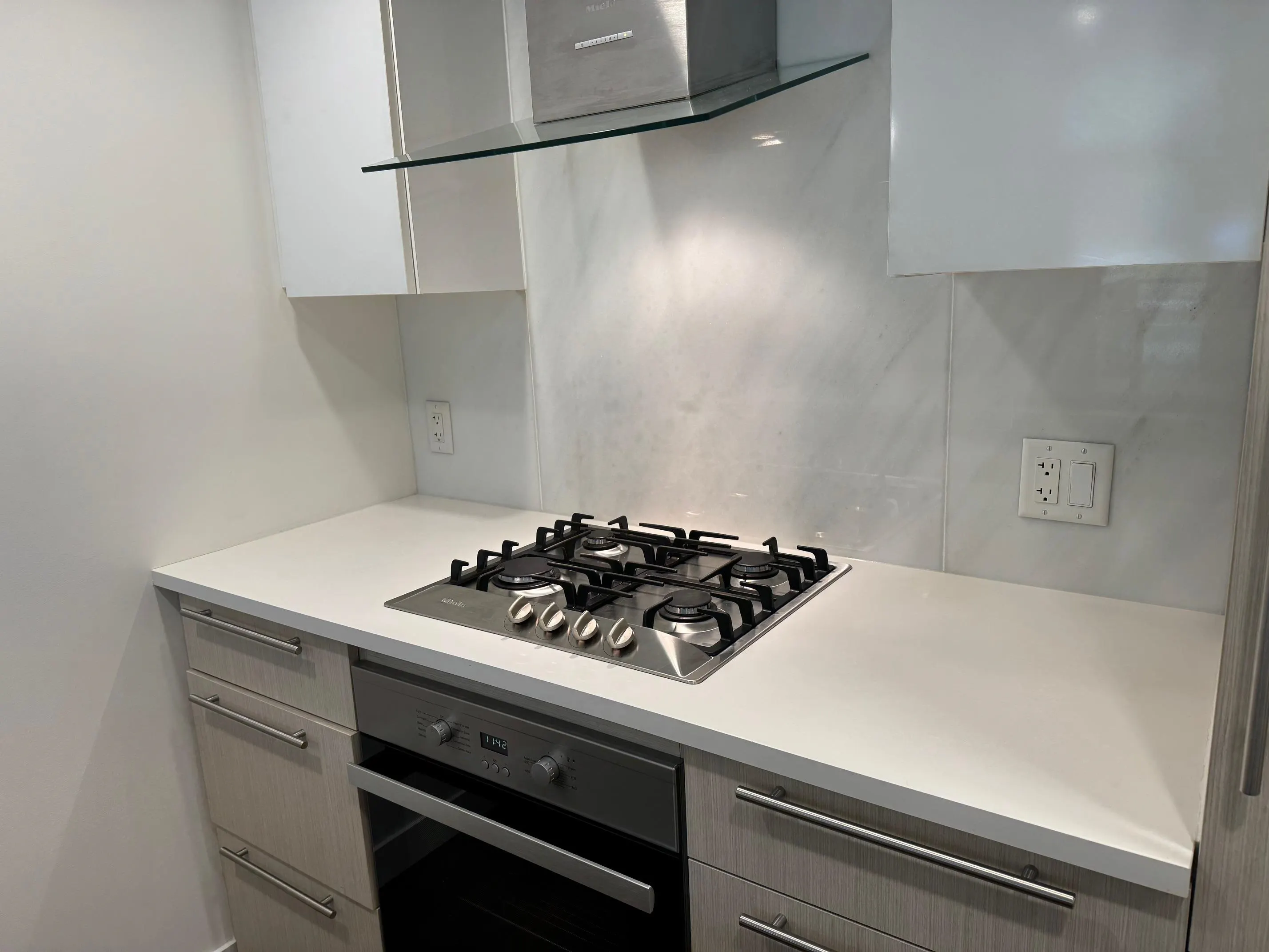 5077 Cambie Street #111