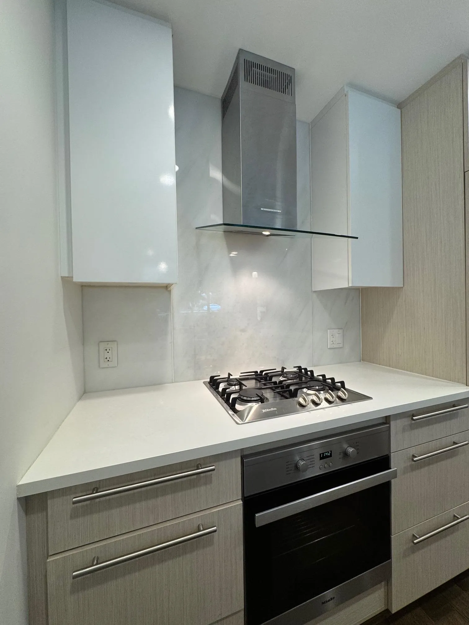 5077 Cambie Street #111