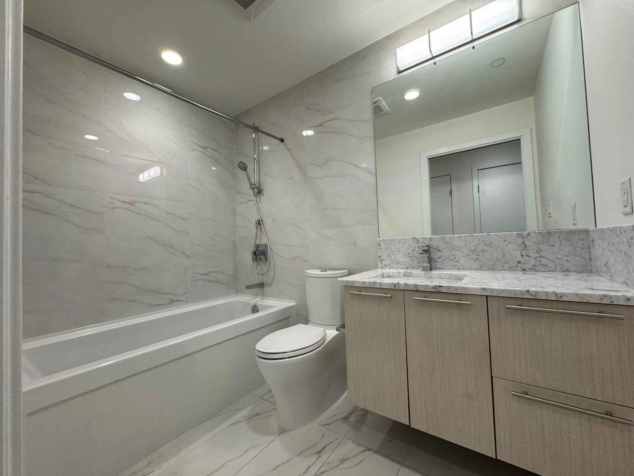 5077 Cambie Street #111