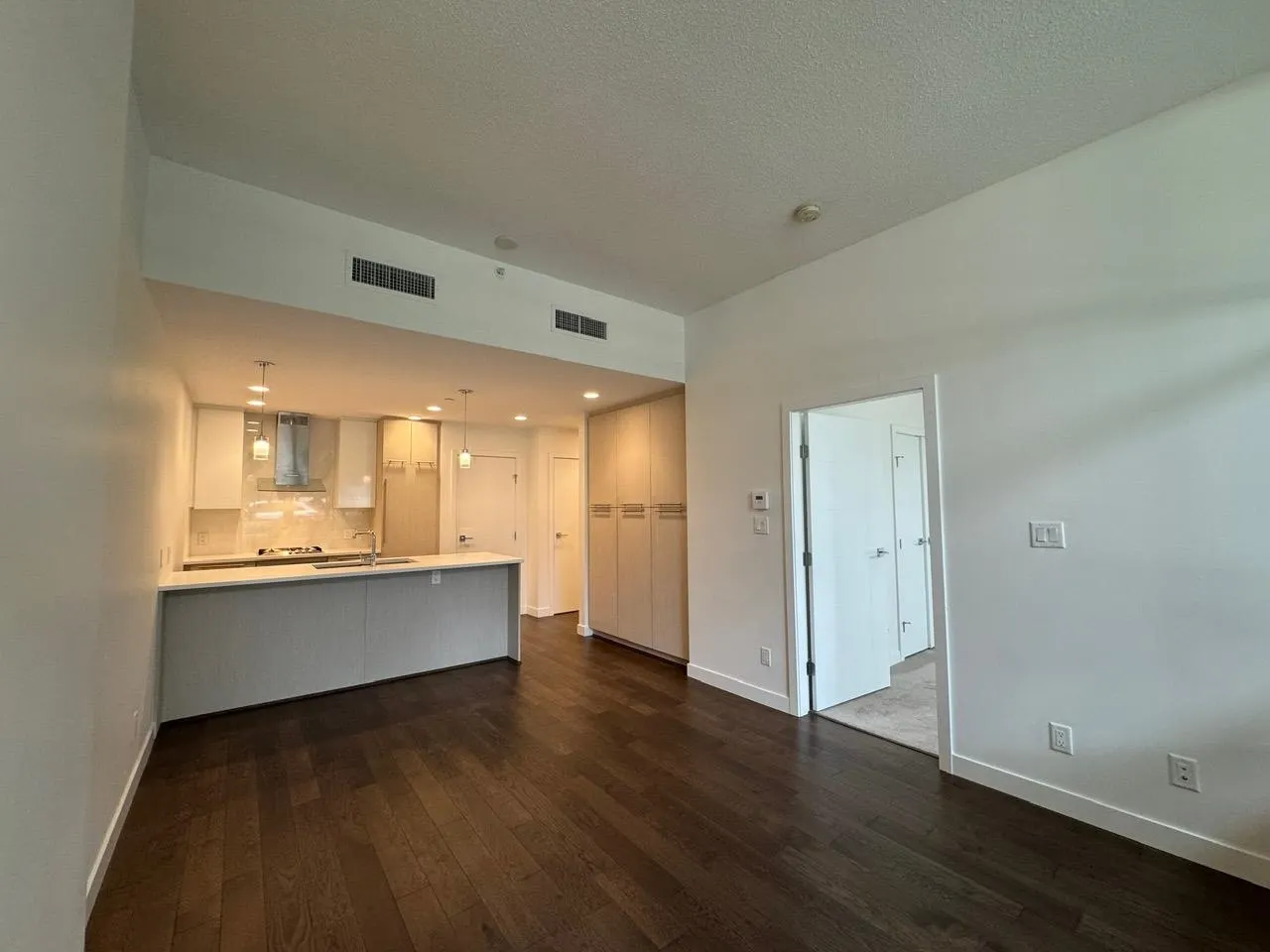 5077 Cambie Street #111