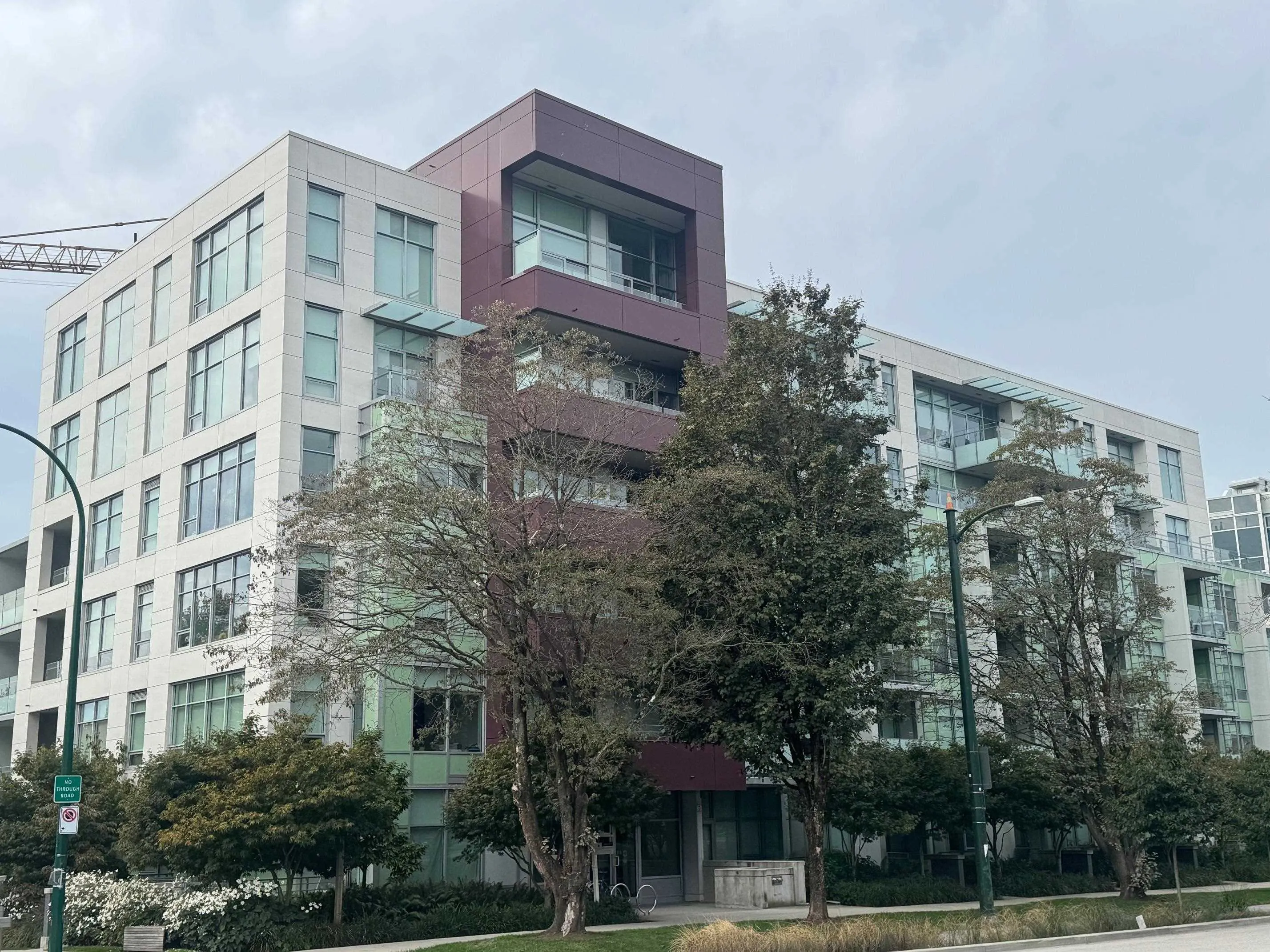5077 Cambie Street #111