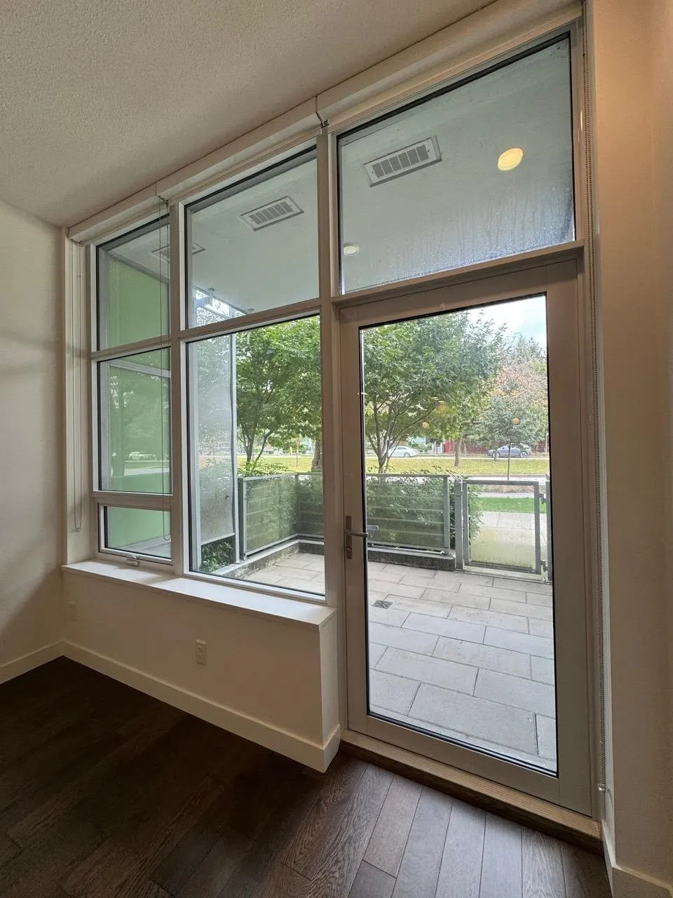 5077 Cambie Street #111