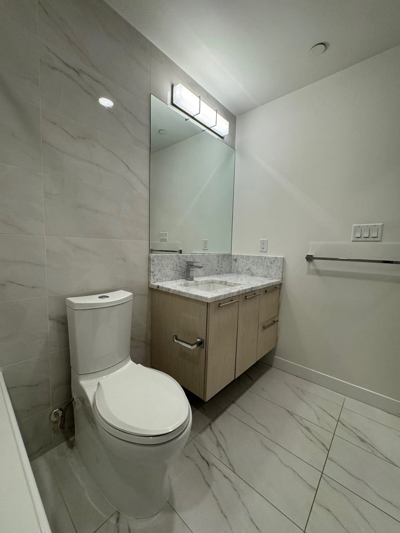 5077 Cambie Street #111