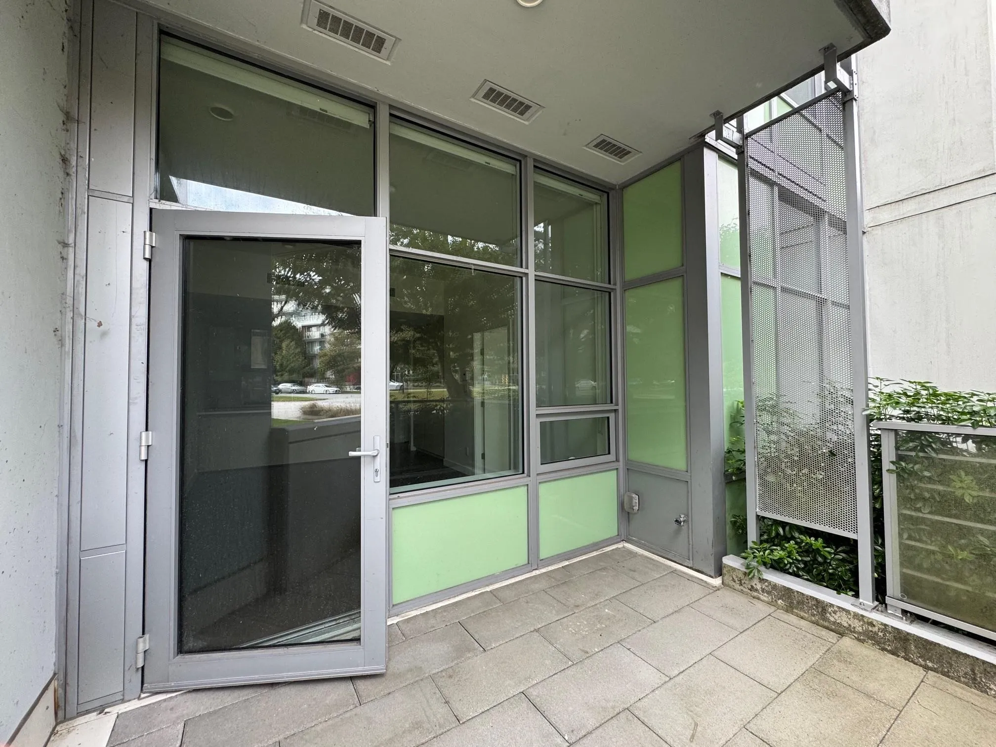 5077 Cambie Street #111