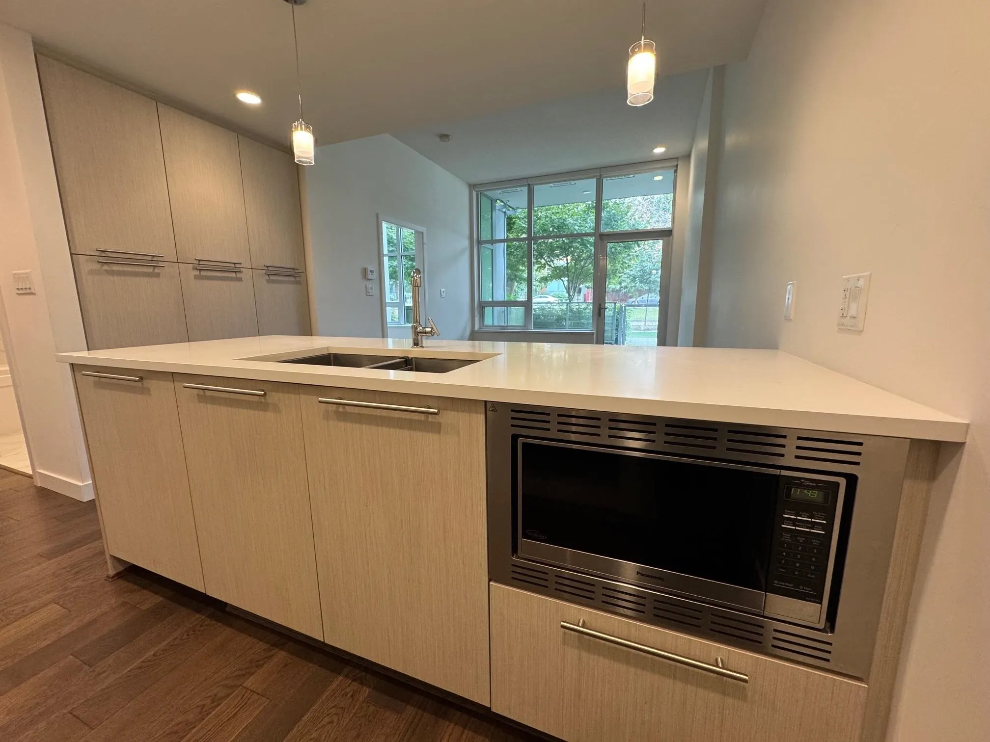 5077 Cambie Street #111