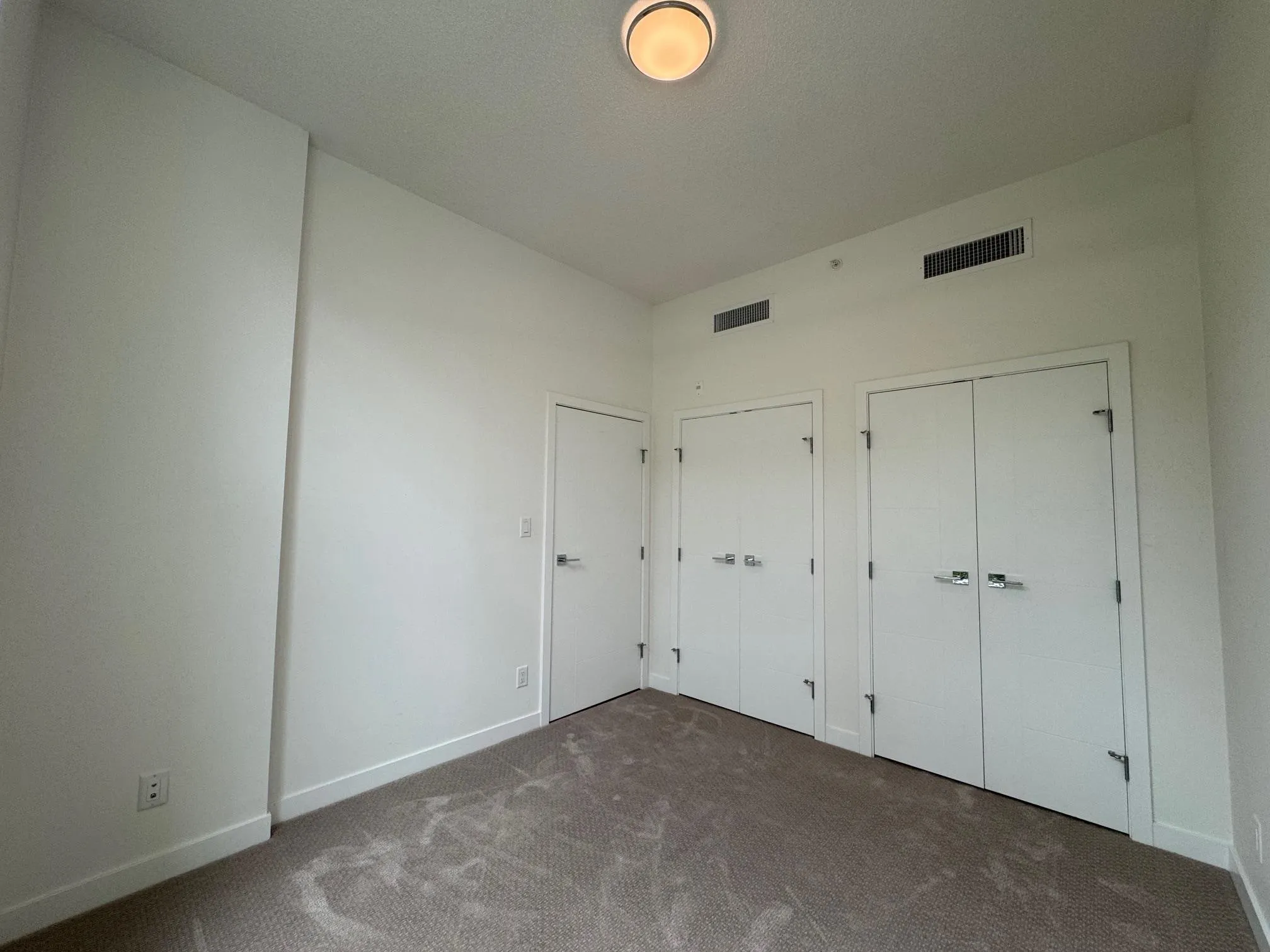 5077 Cambie Street #111