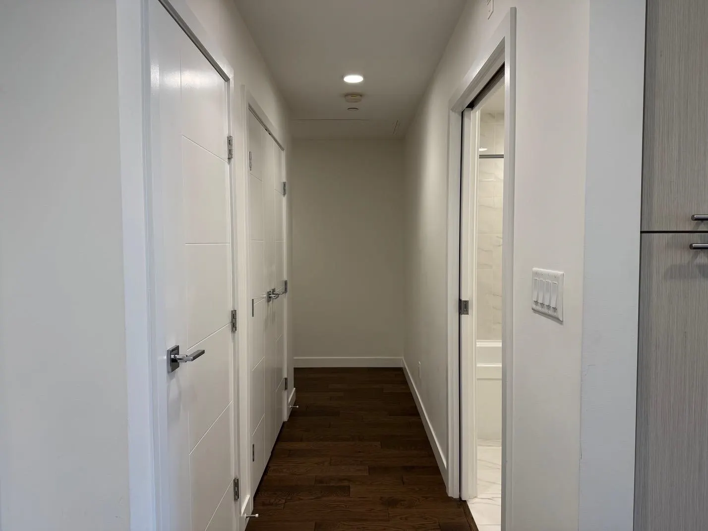 5077 Cambie Street #111