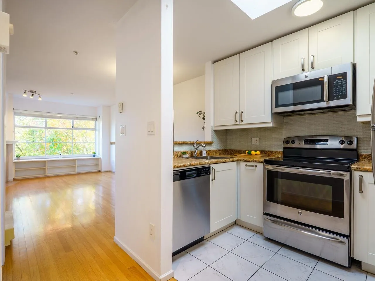 410 2388 Triumph Street