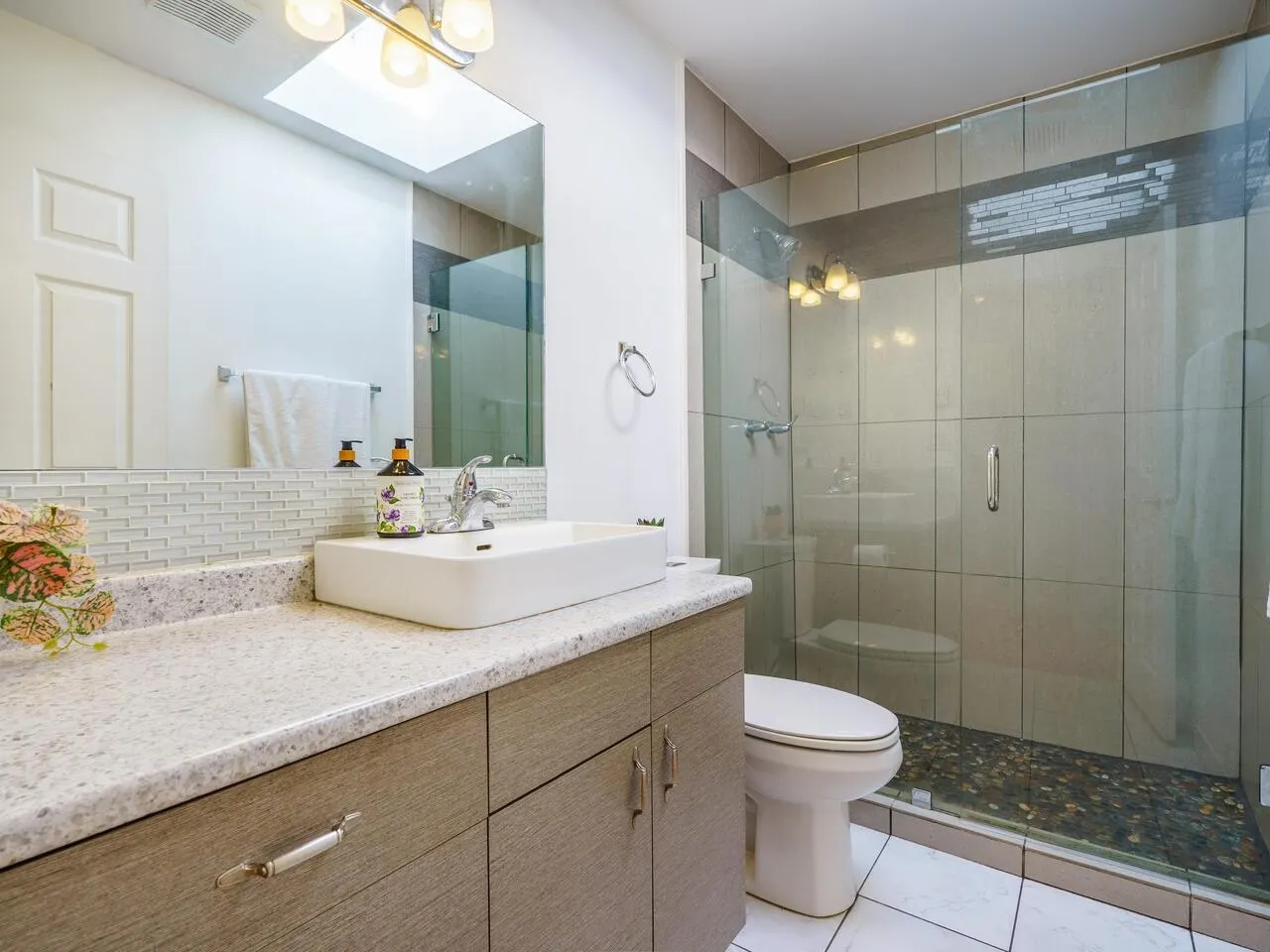 410 2388 Triumph Street