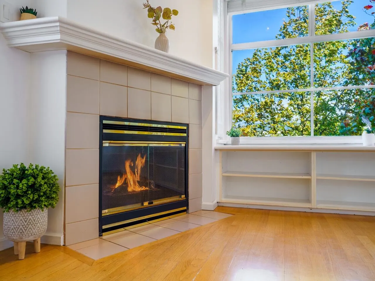 410 2388 Triumph Street