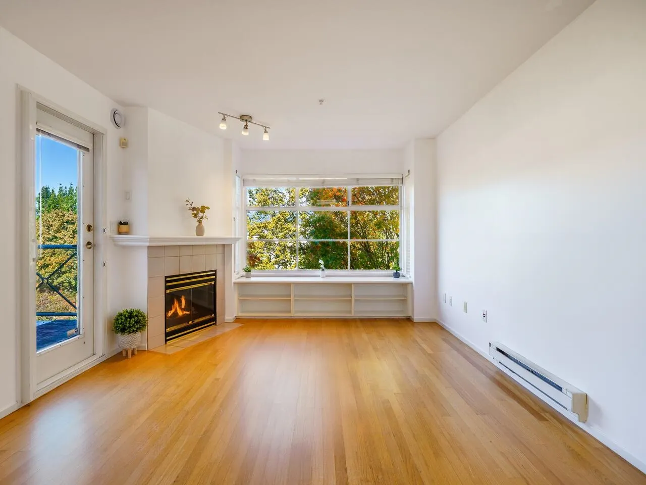 410 2388 Triumph Street