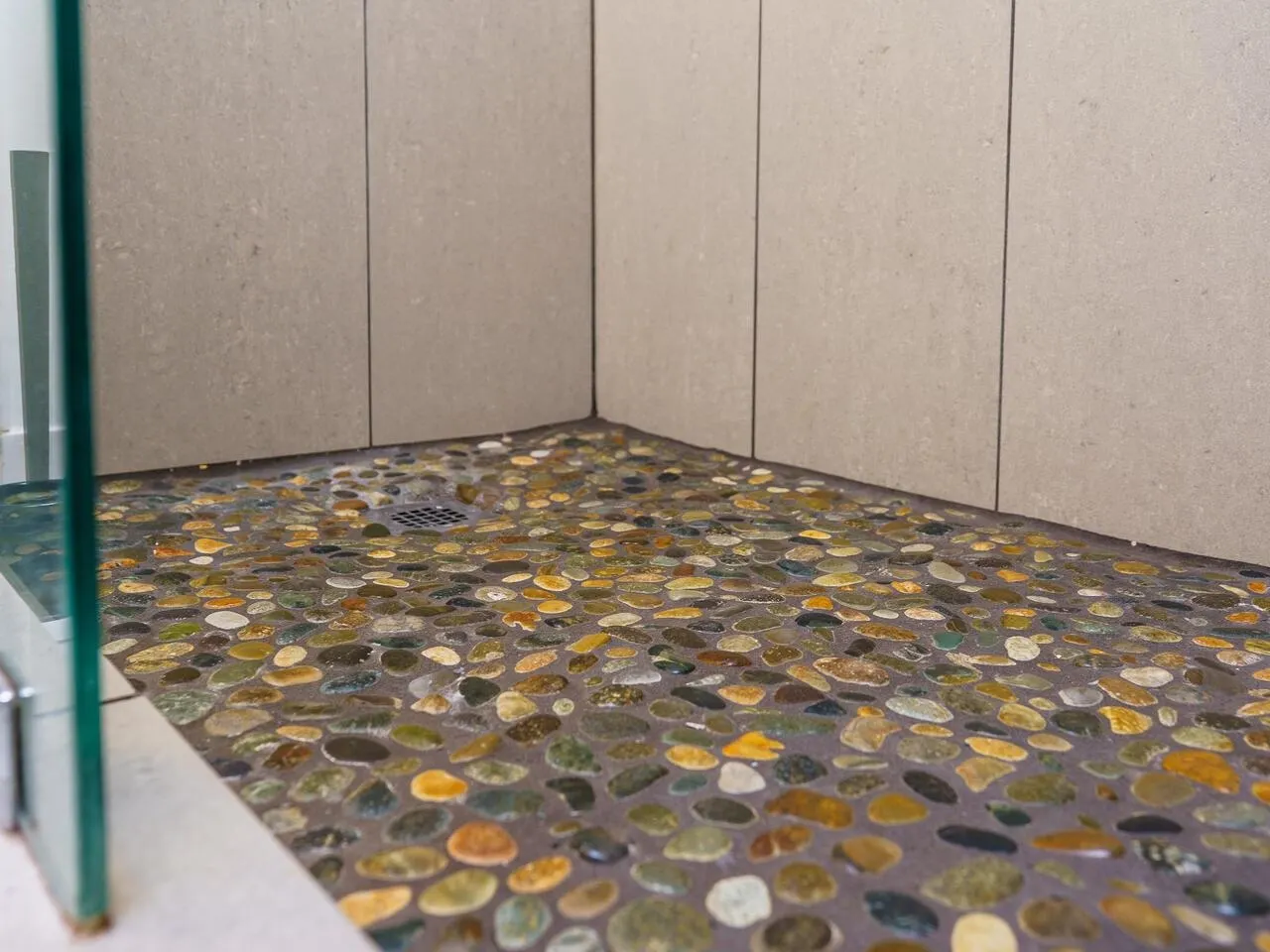 410 2388 Triumph Street