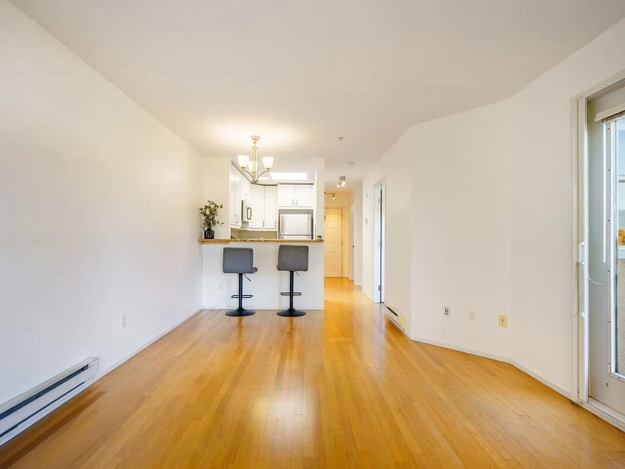 410 2388 Triumph Street