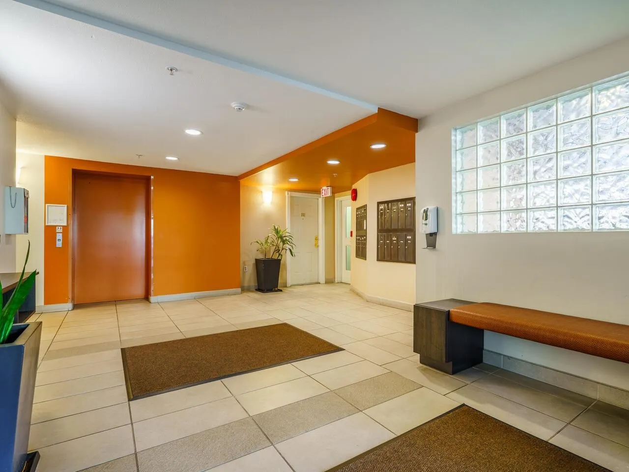 410 2388 Triumph Street