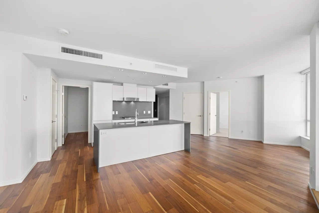 1505 8555 Granville Street