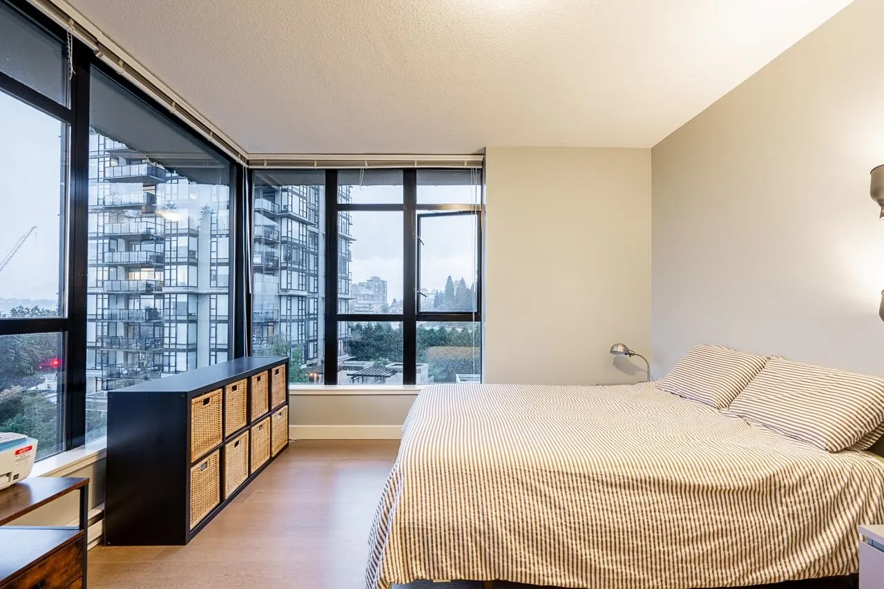 702 15 E Royal Avenue