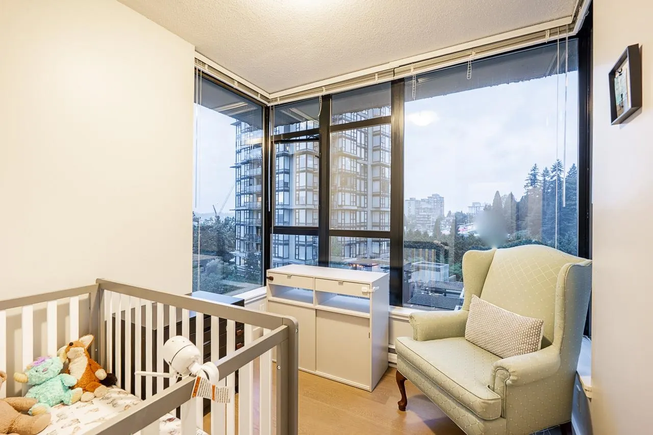 702 15 E Royal Avenue