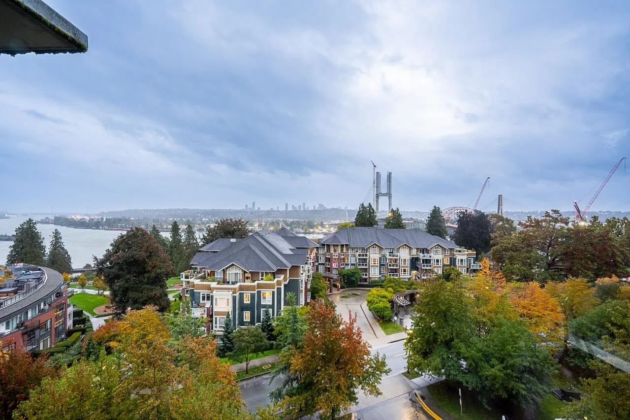 702 15 E Royal Avenue