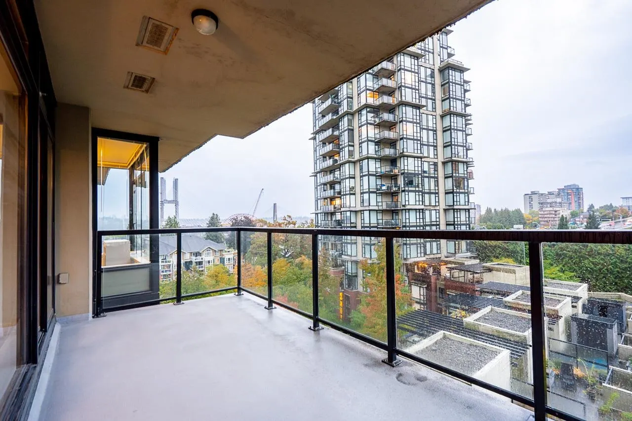 702 15 E Royal Avenue