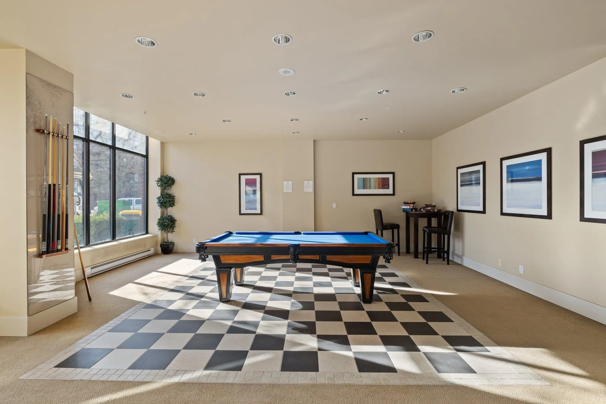 702 15 E Royal Avenue