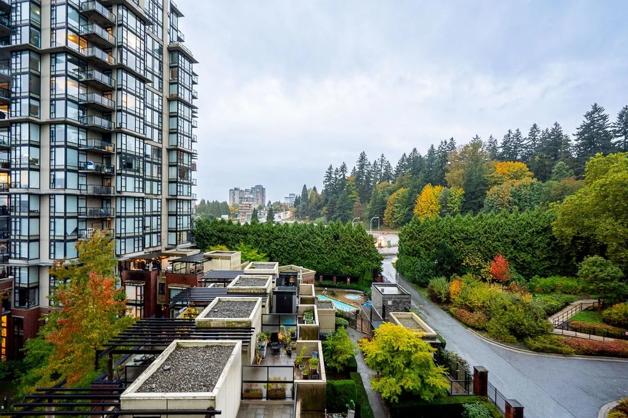 702 15 E Royal Avenue