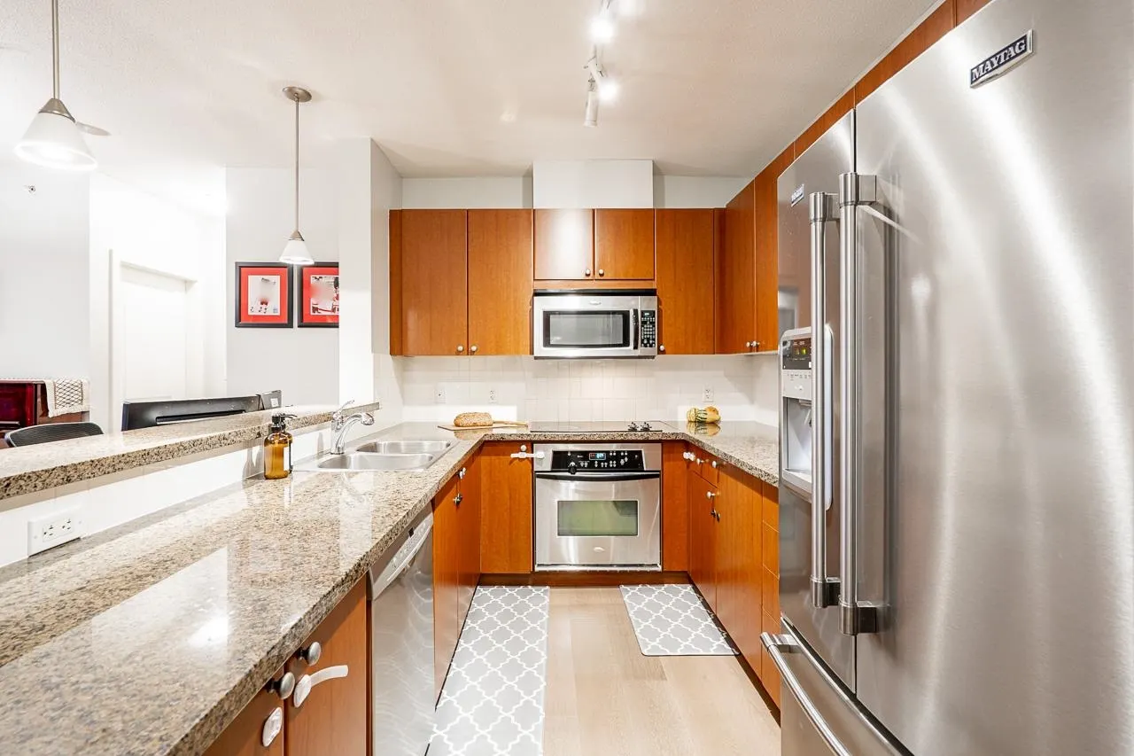 702 15 E Royal Avenue