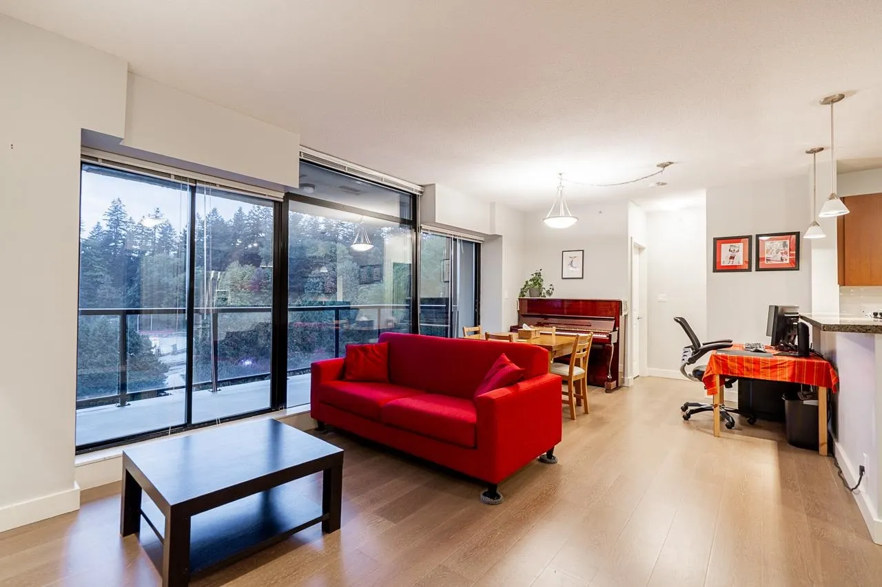 702 15 E Royal Avenue