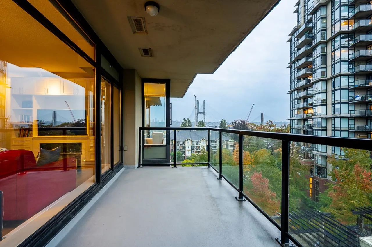 702 15 E Royal Avenue