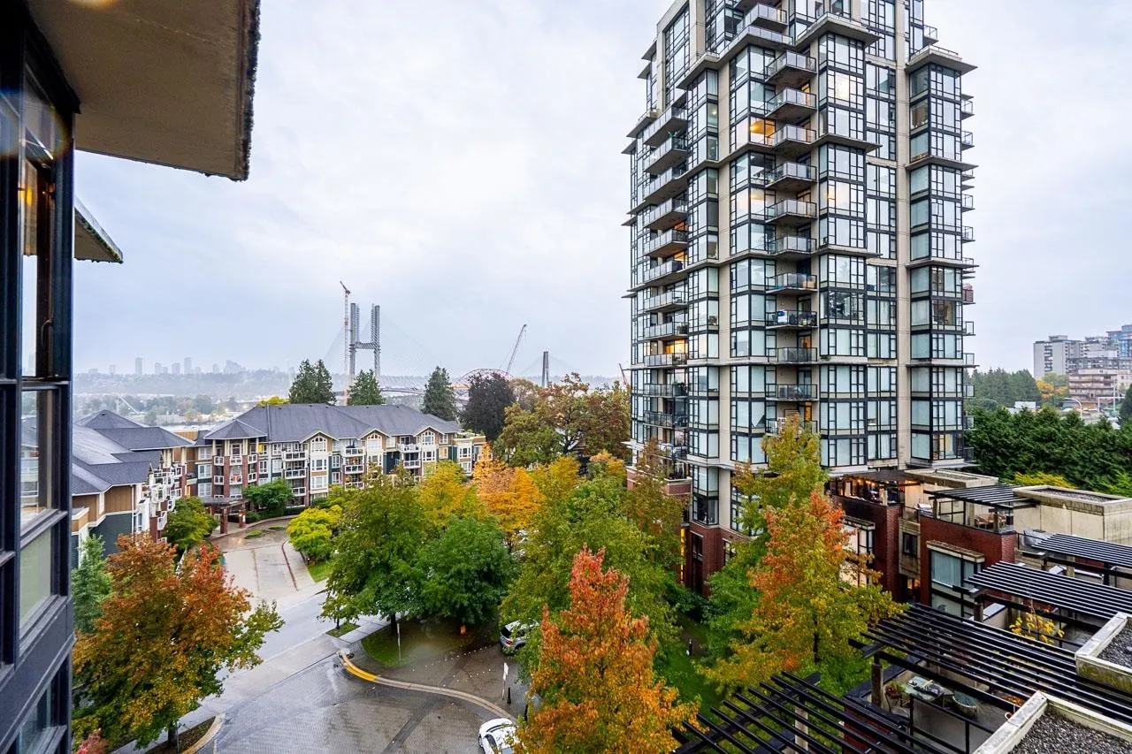 702 15 E Royal Avenue