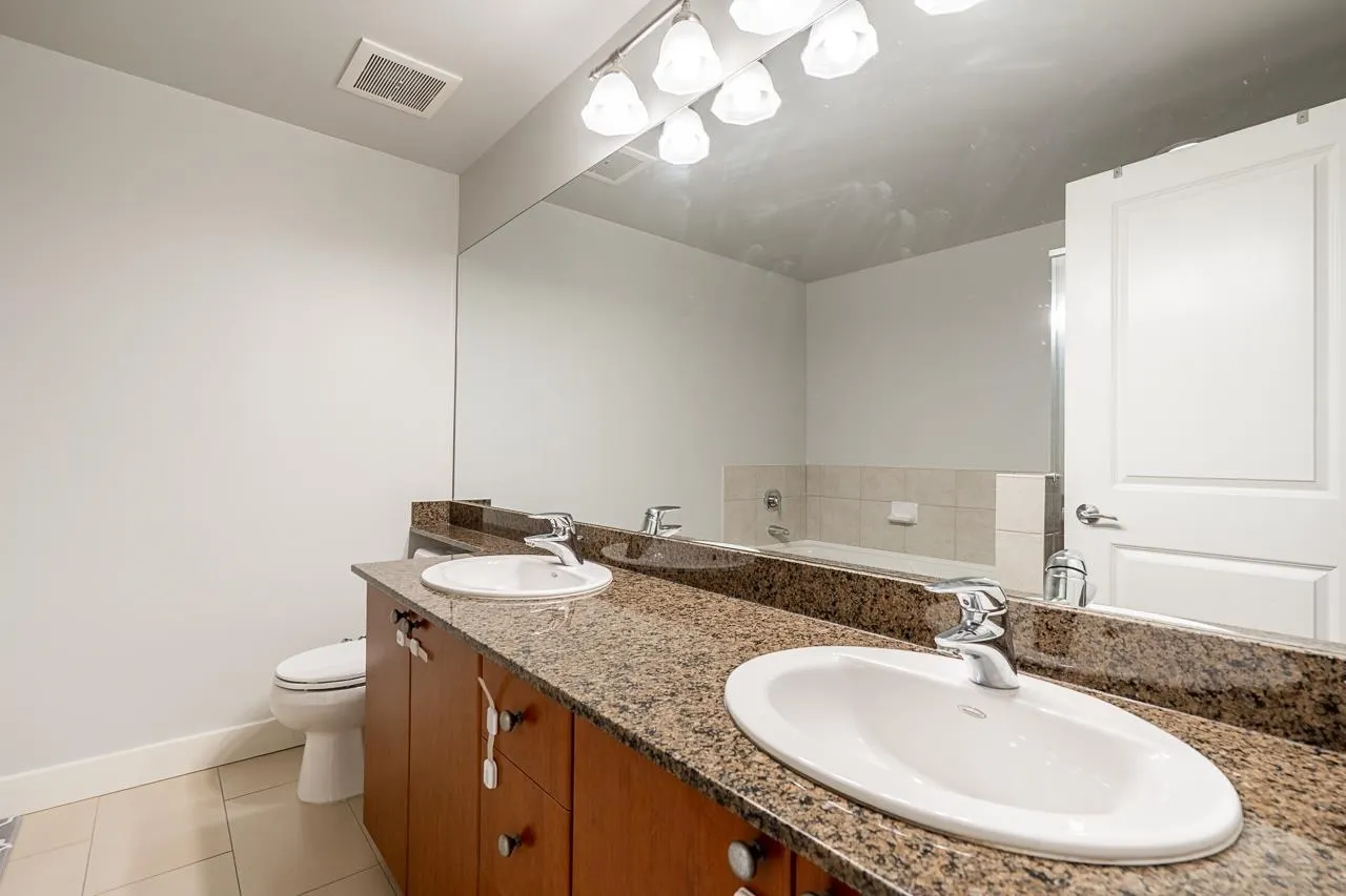 702 15 E Royal Avenue