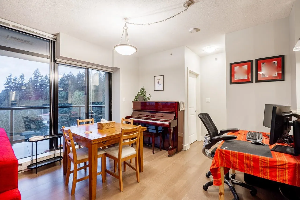 702 15 E Royal Avenue