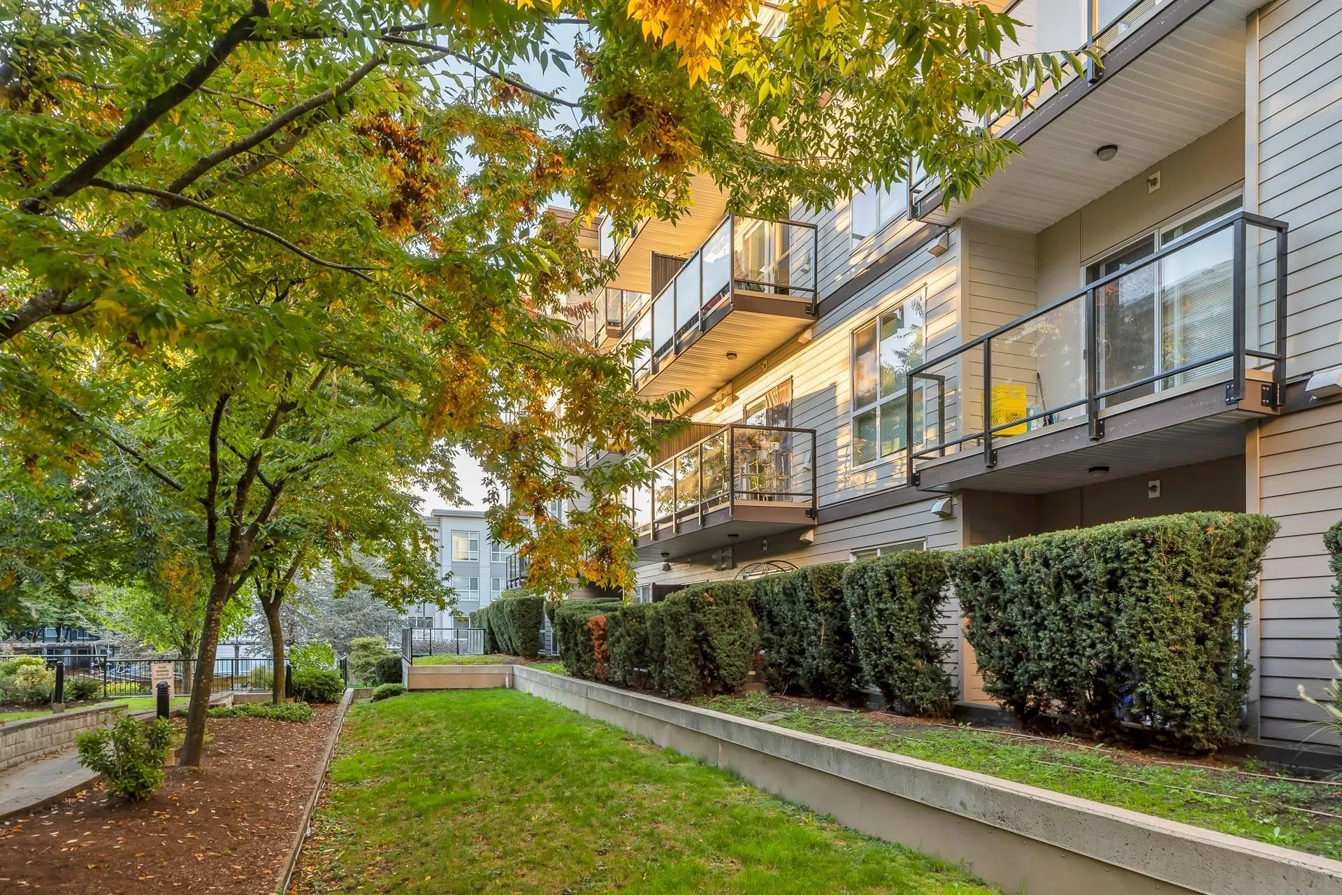 221 13768 108 Avenue