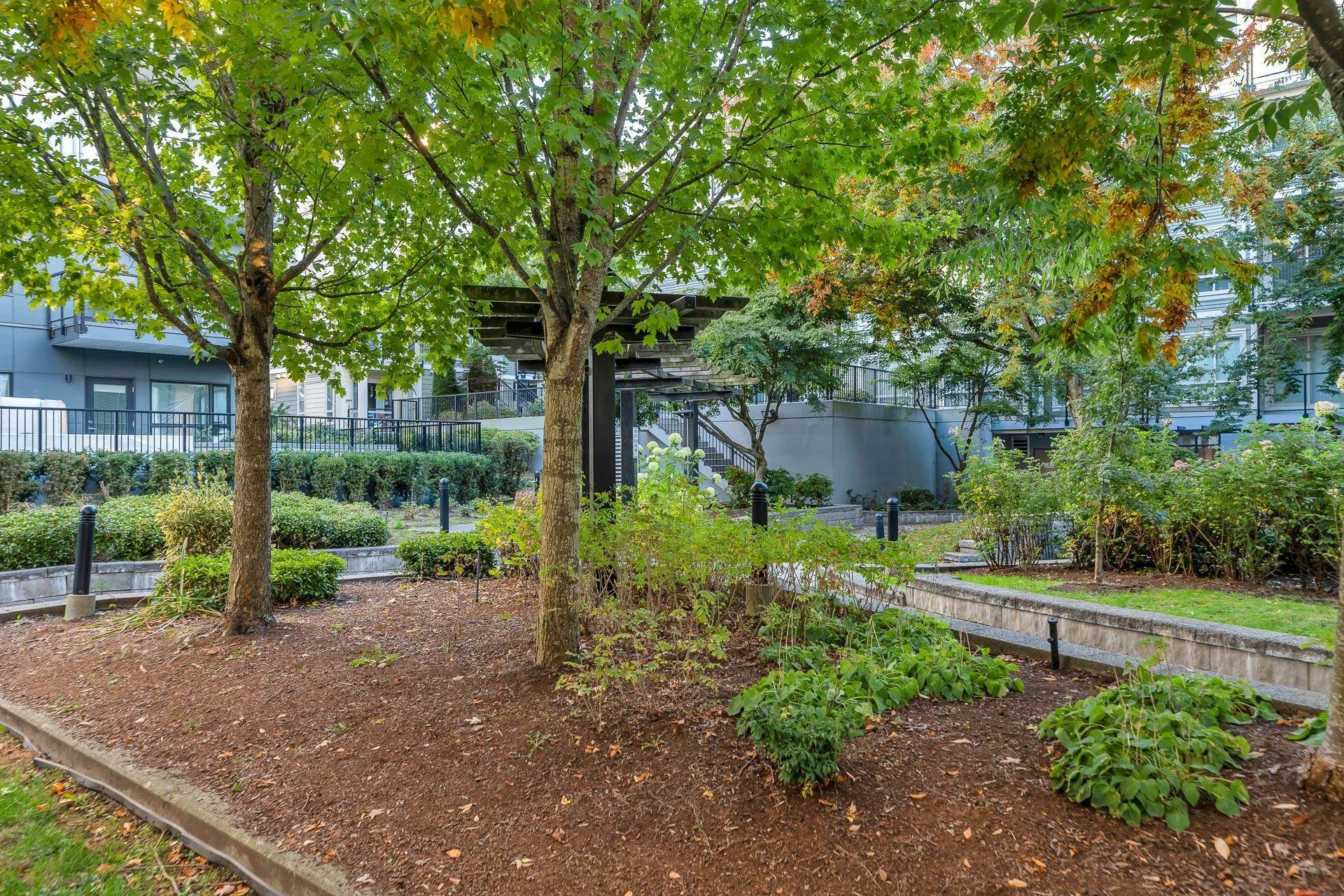221 13768 108 Avenue