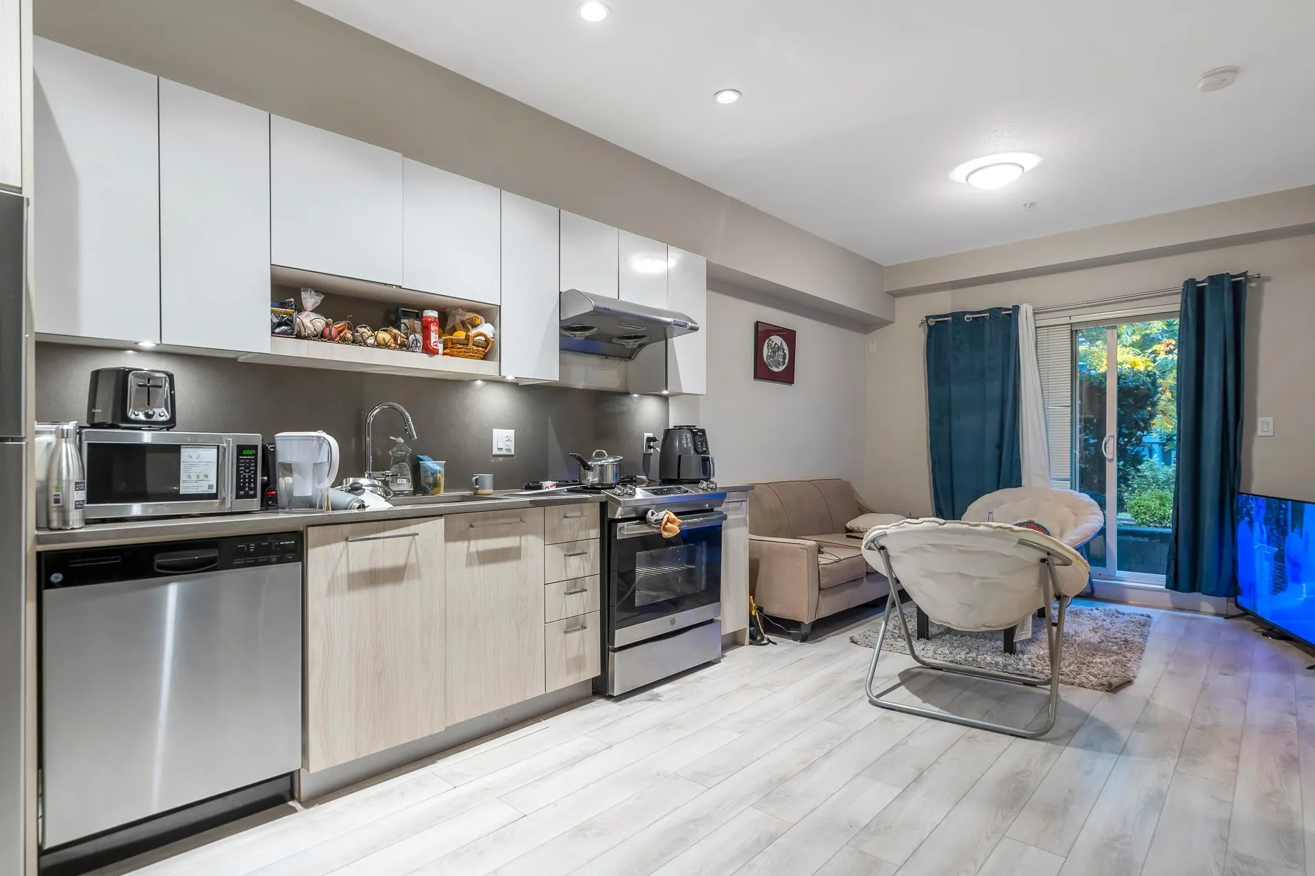 221 13768 108 Avenue