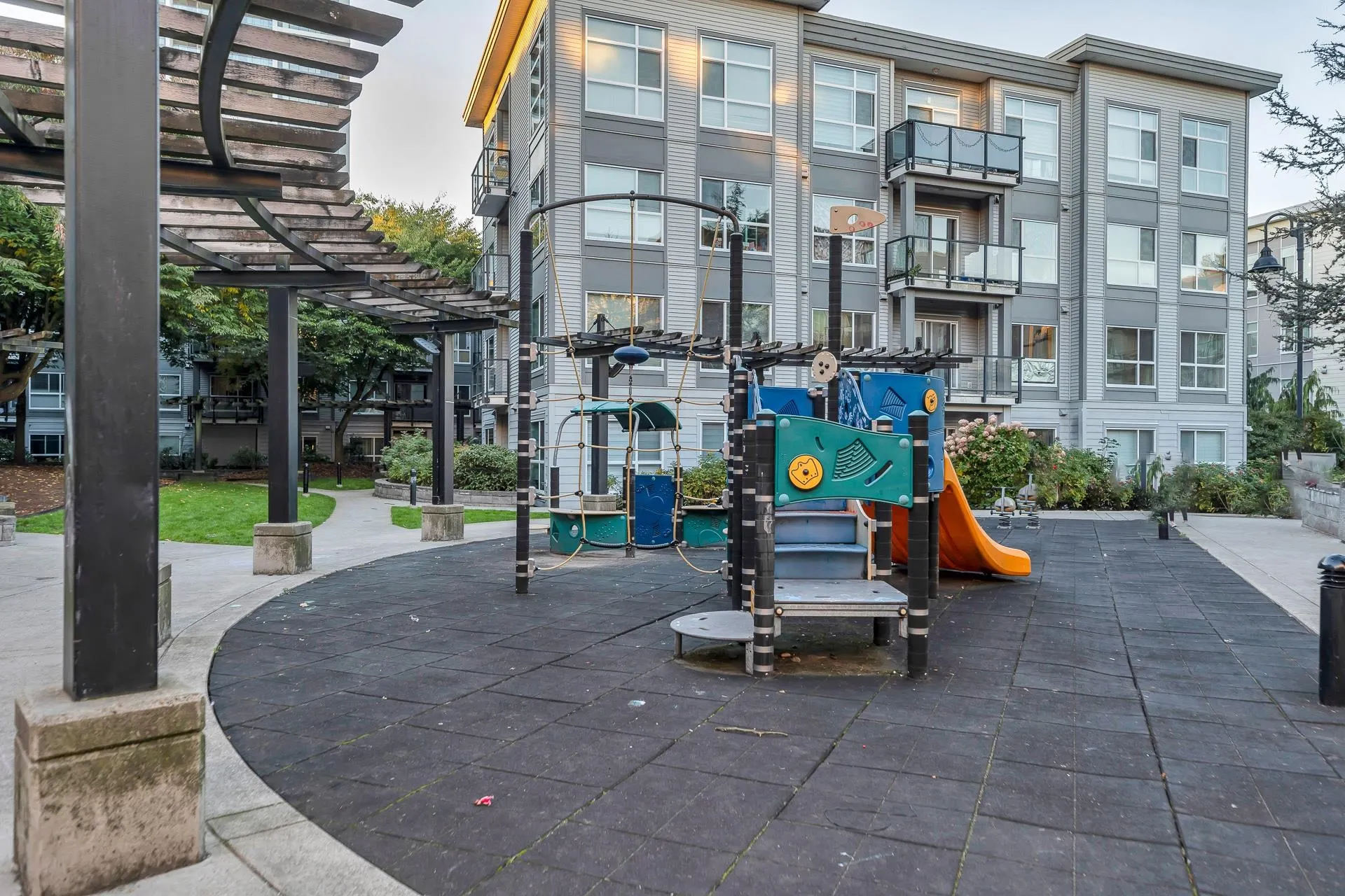 221 13768 108 Avenue