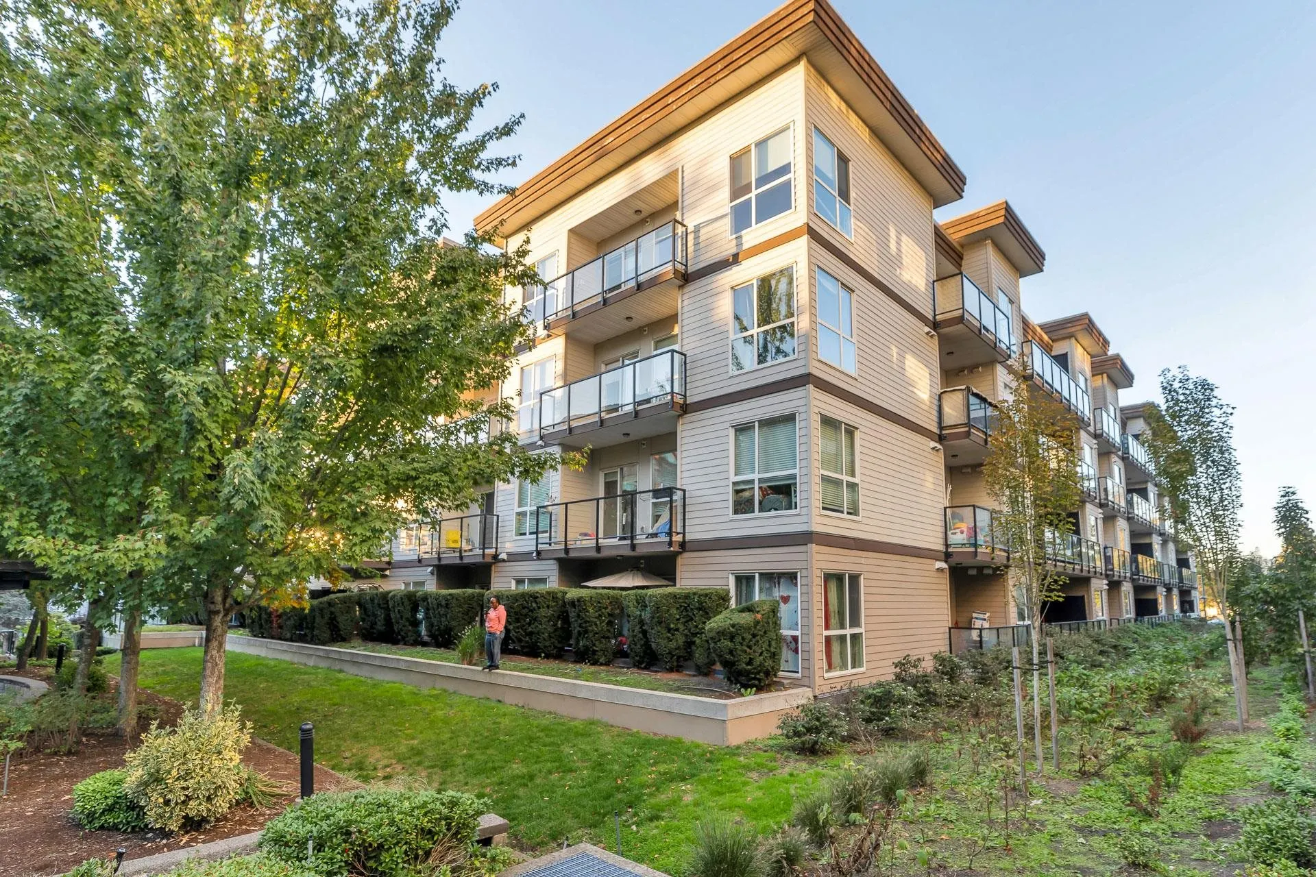 221 13768 108 Avenue